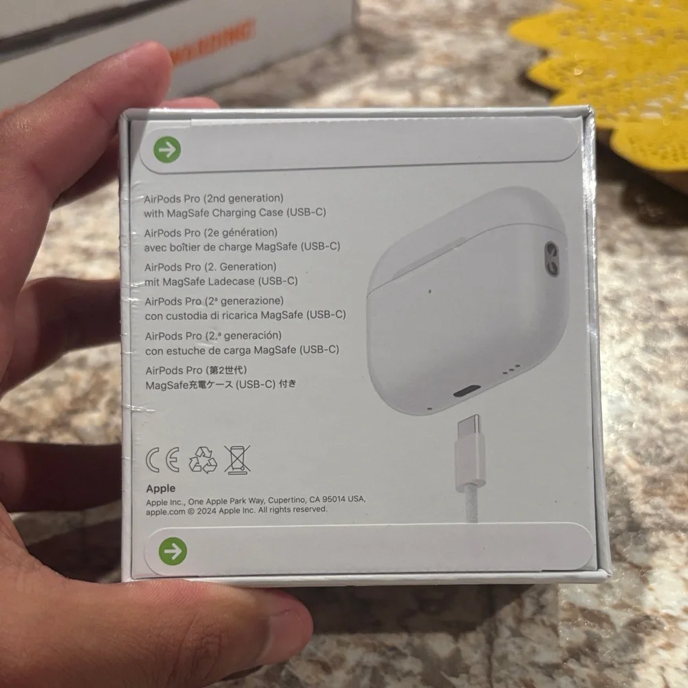 Apple AirPods Pro - Sleek White Design